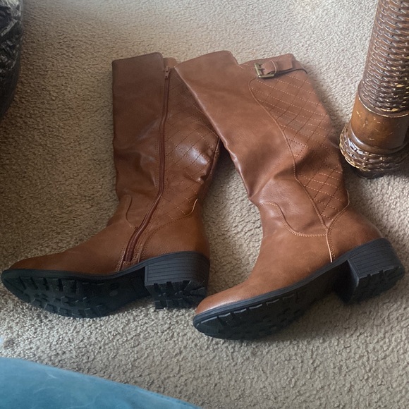 Brown boots - Picture 2 of 6
